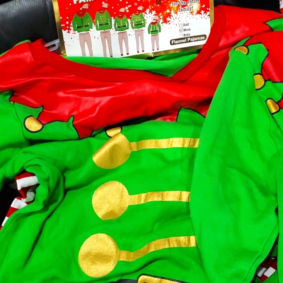 Set of 2 new elf Christmas pajama sets red & green cotton unisex - Picture 1 of 2